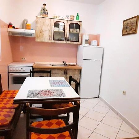 Apartmani Iskra 克尔克 外观 照片