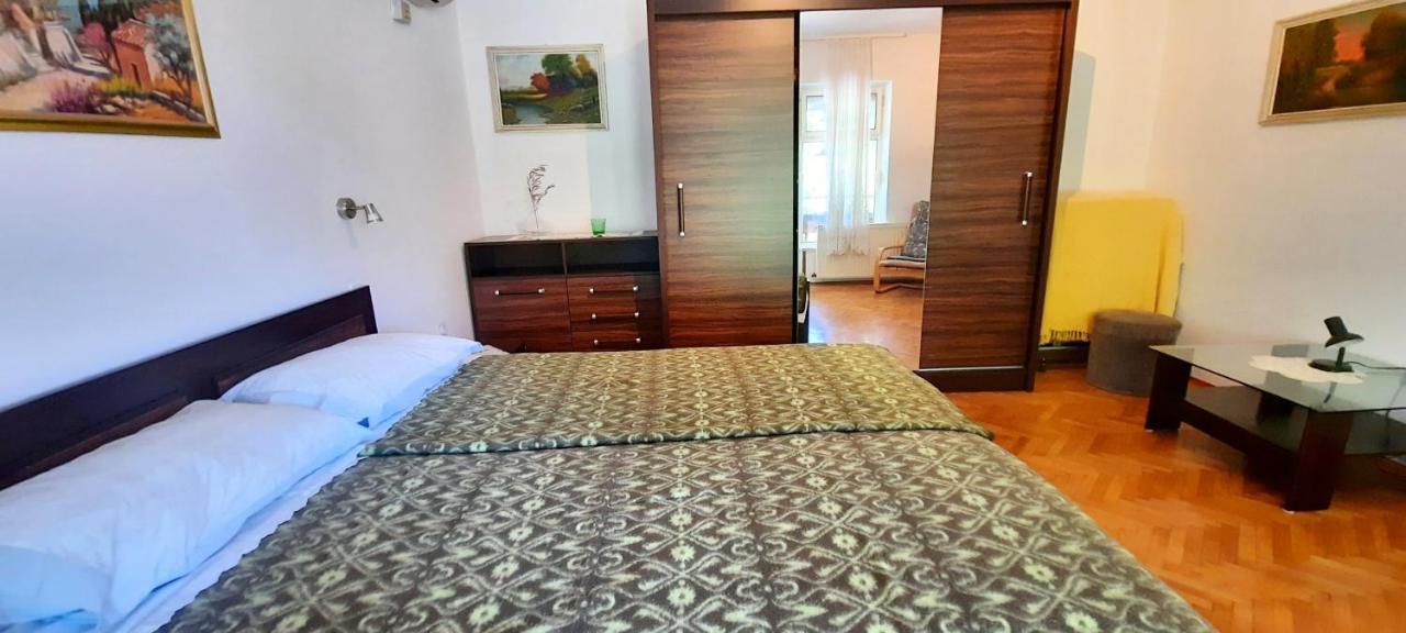Apartmani Iskra 克尔克 外观 照片
